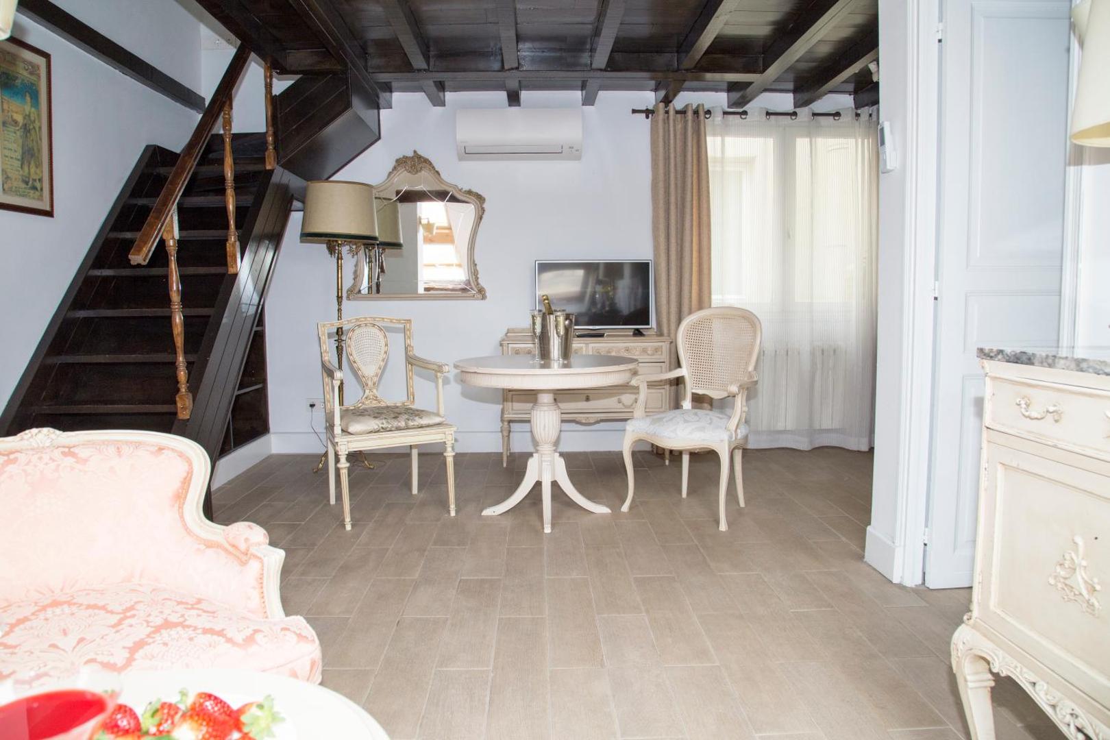 Oriente Palace Apartments