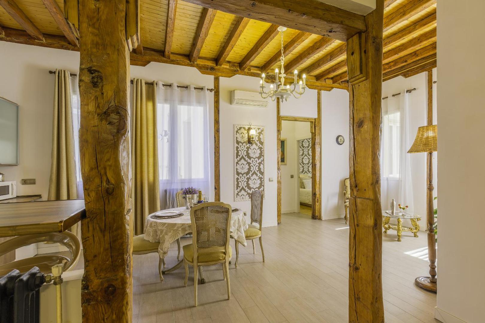 Oriente Palace Apartments