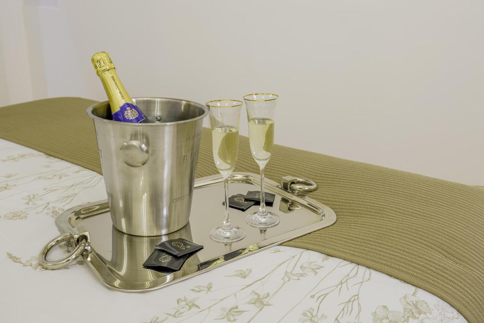 Oriente Palace Apartments