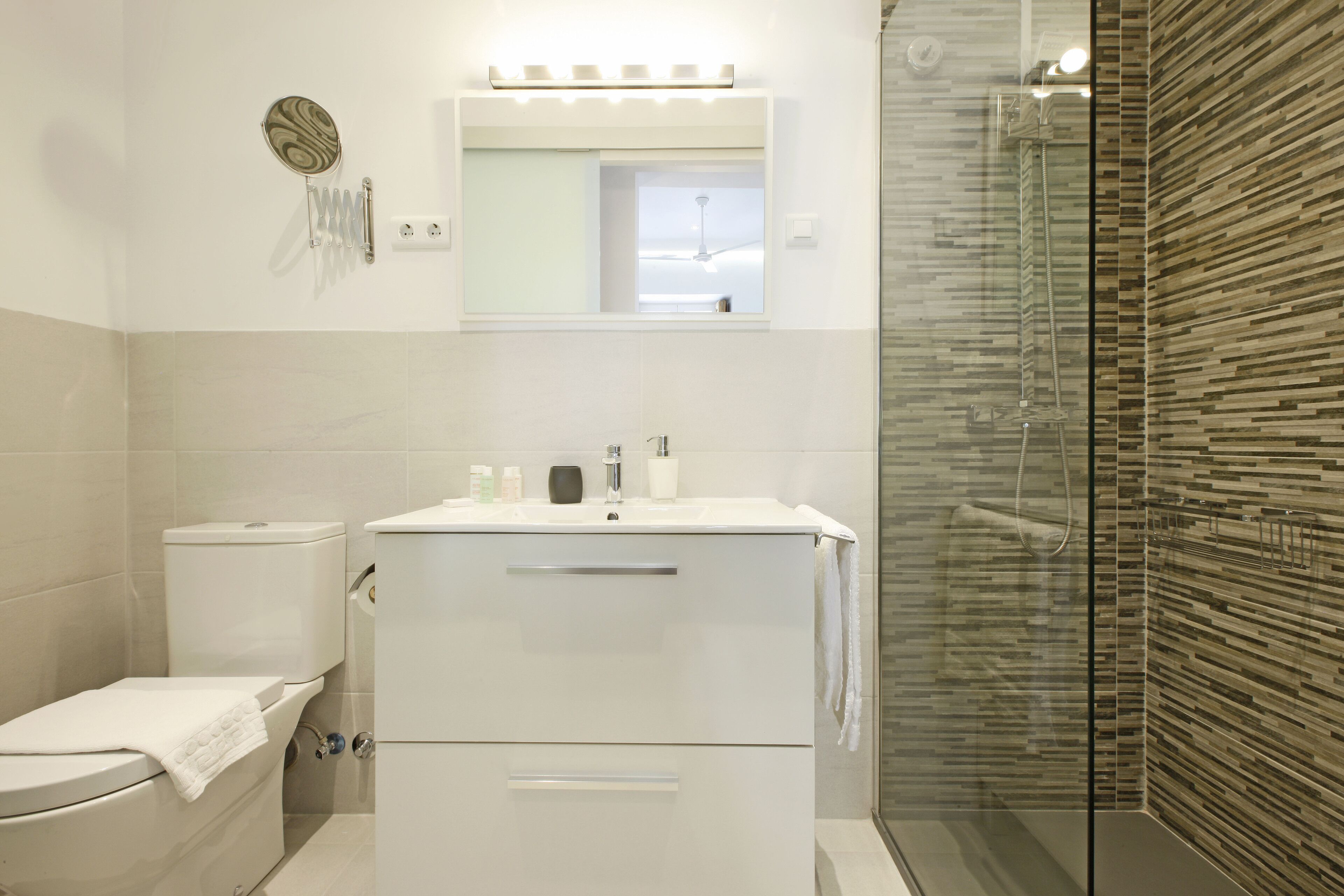 Reina Sofía Boutique by Madflats Collection