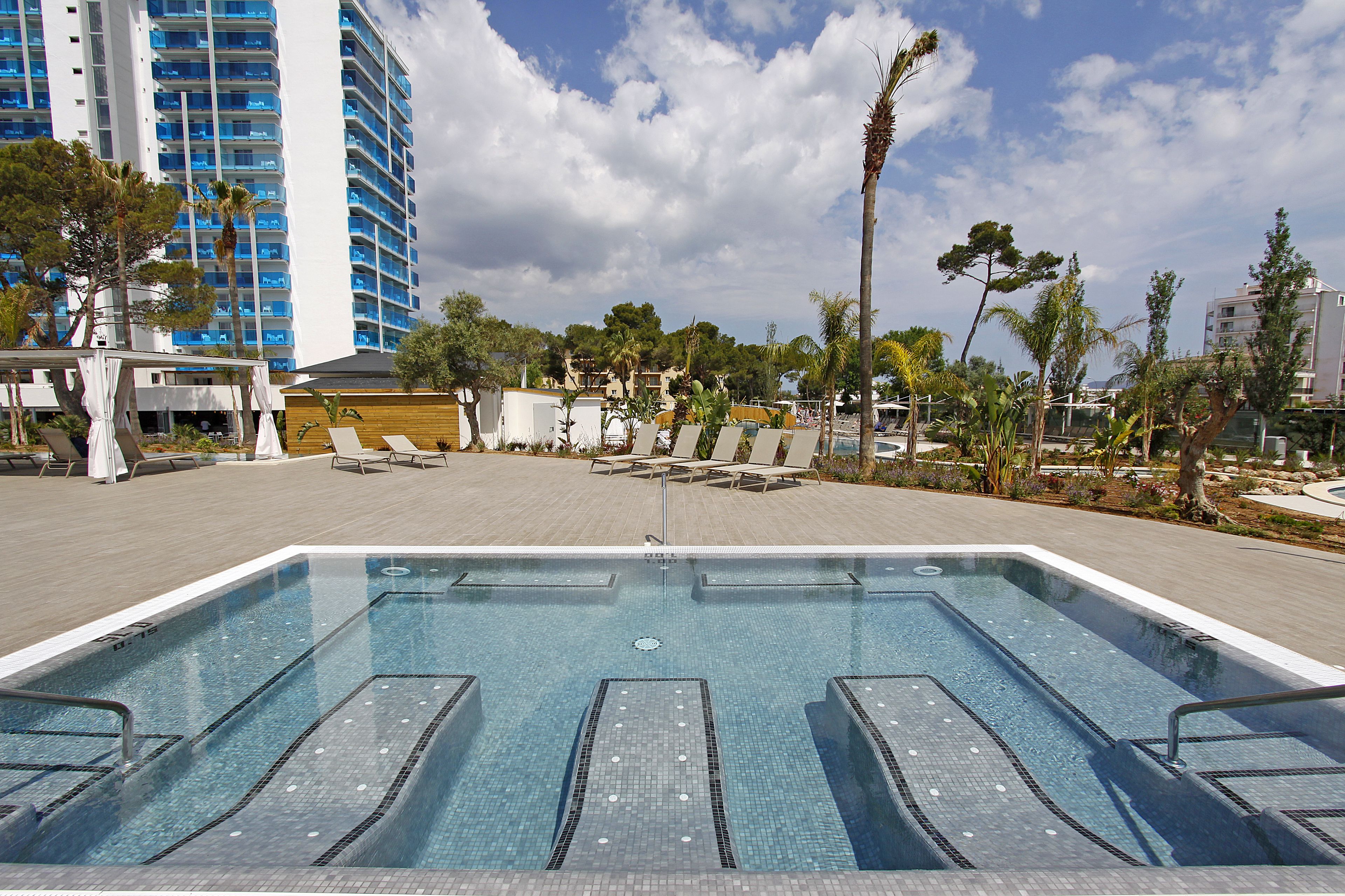 BG Tonga Tower Design Hotel & Suites