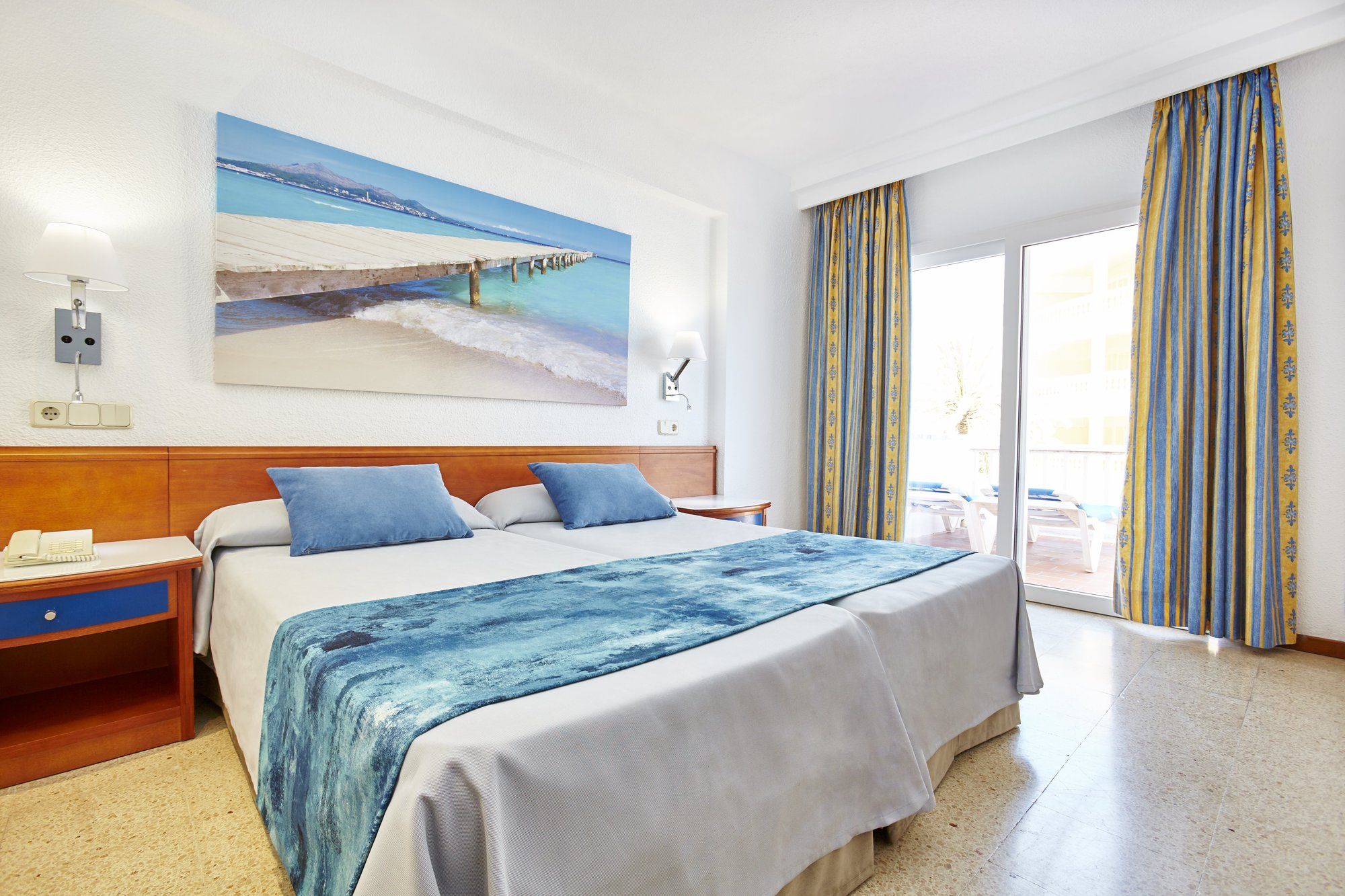 Universal Hotel Romantica
