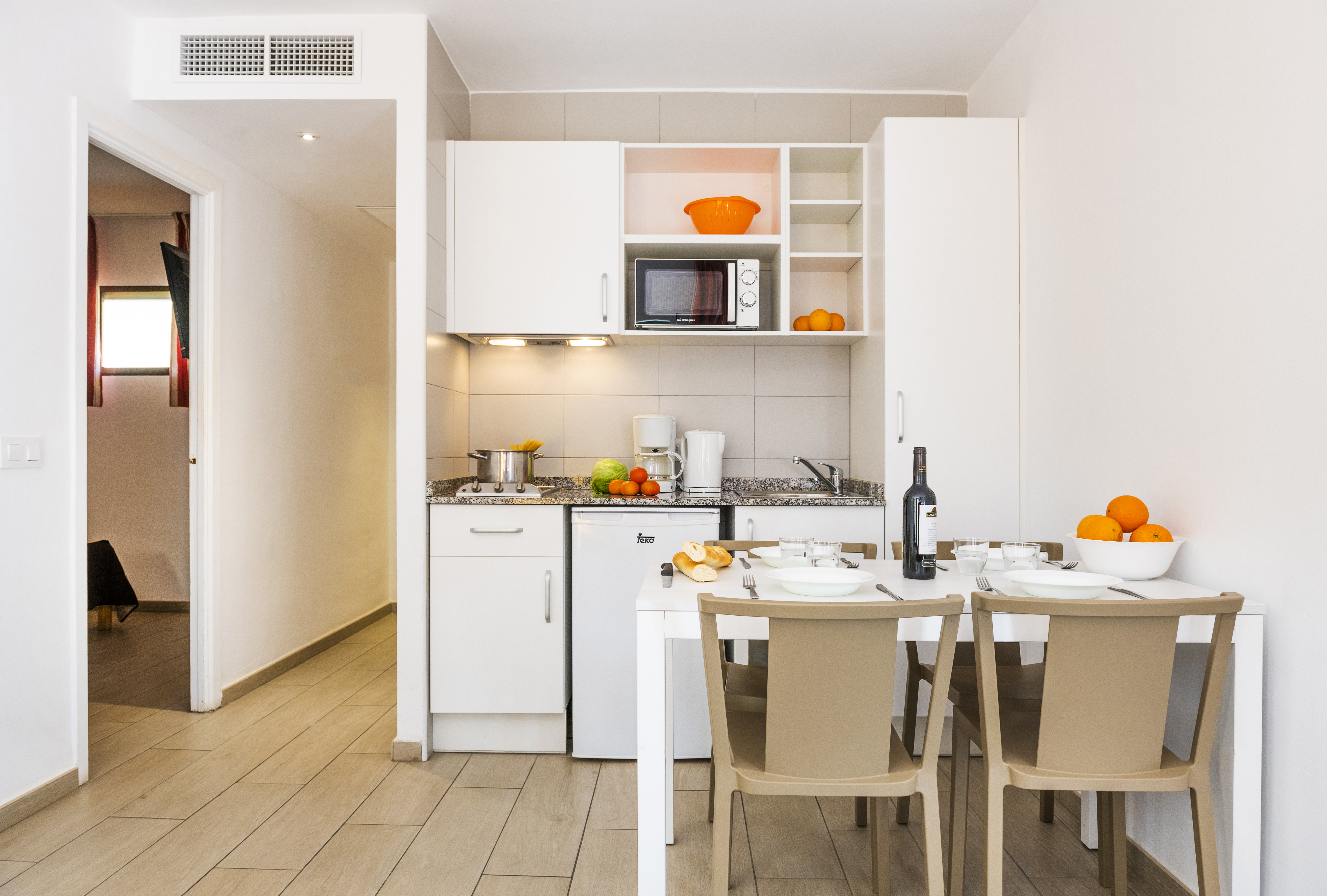 Flor Los Almendros Apartments