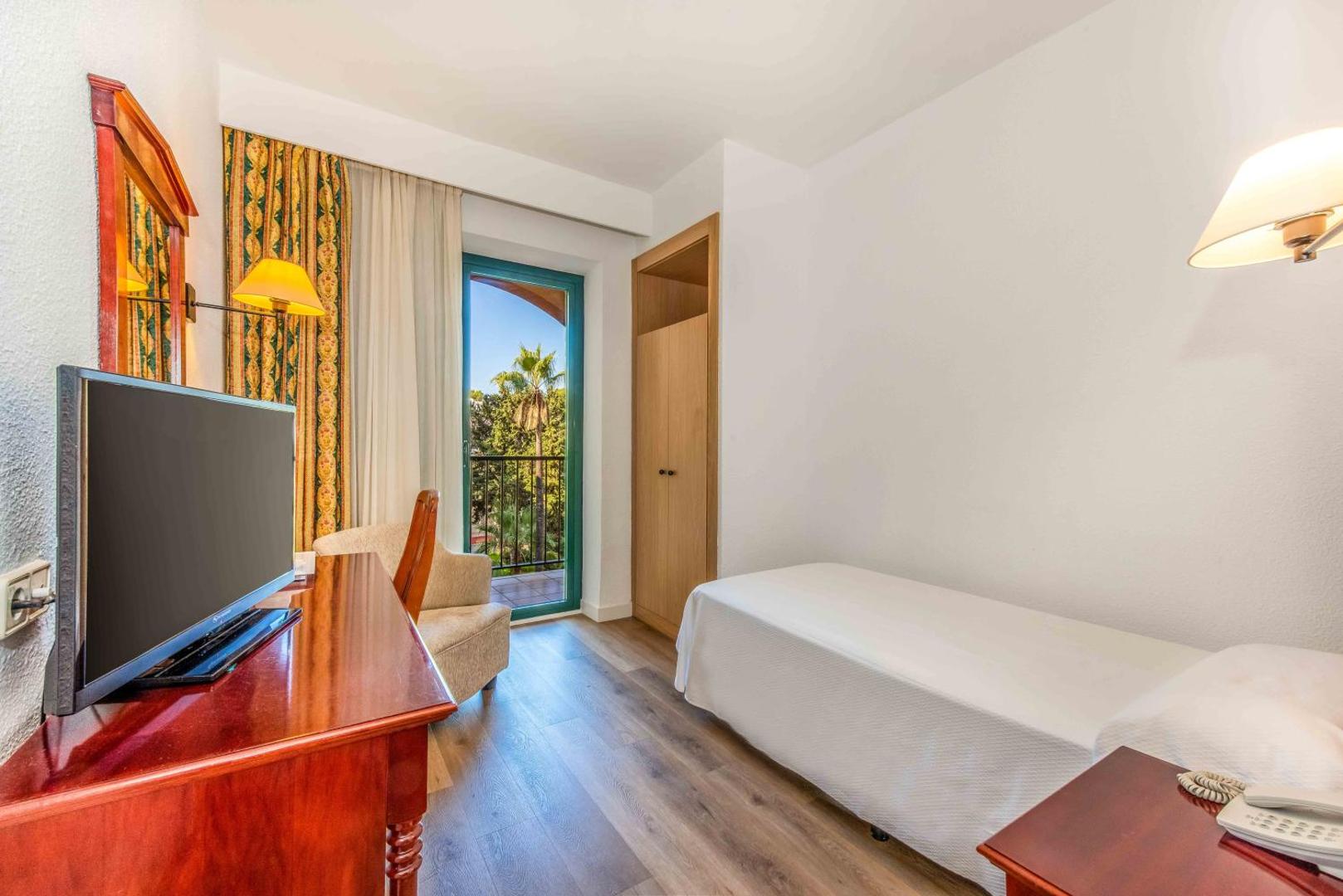 Valentin Somni Hotel & Suites