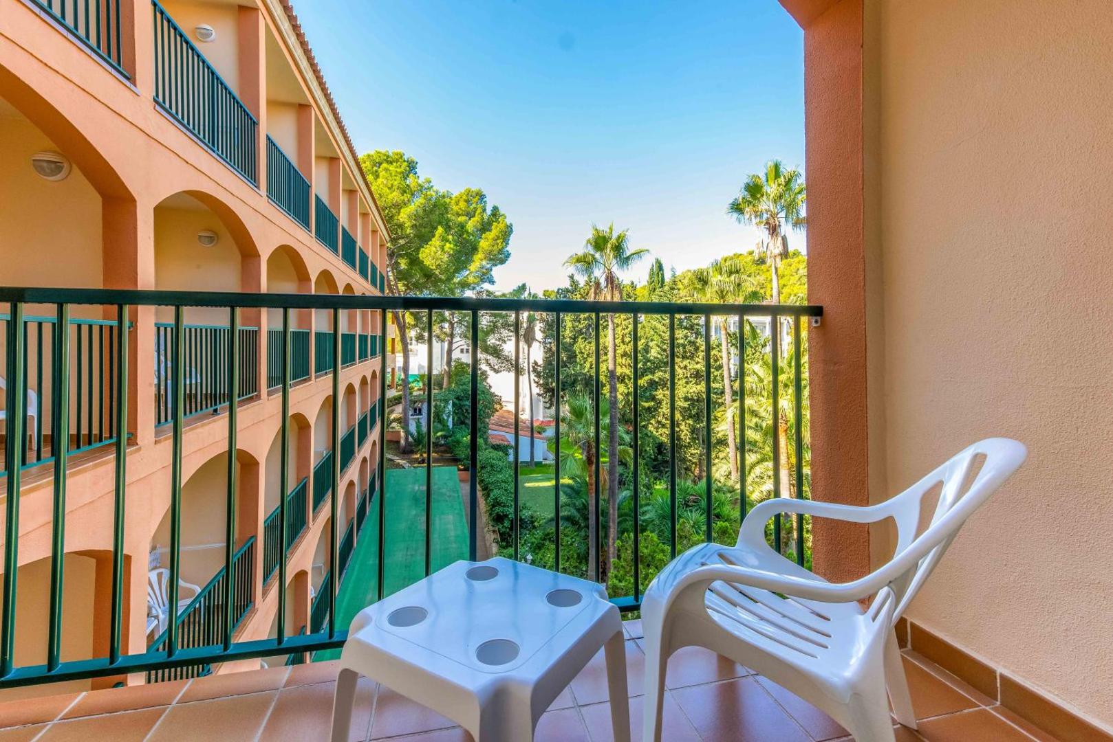 Valentin Somni Hotel & Suites