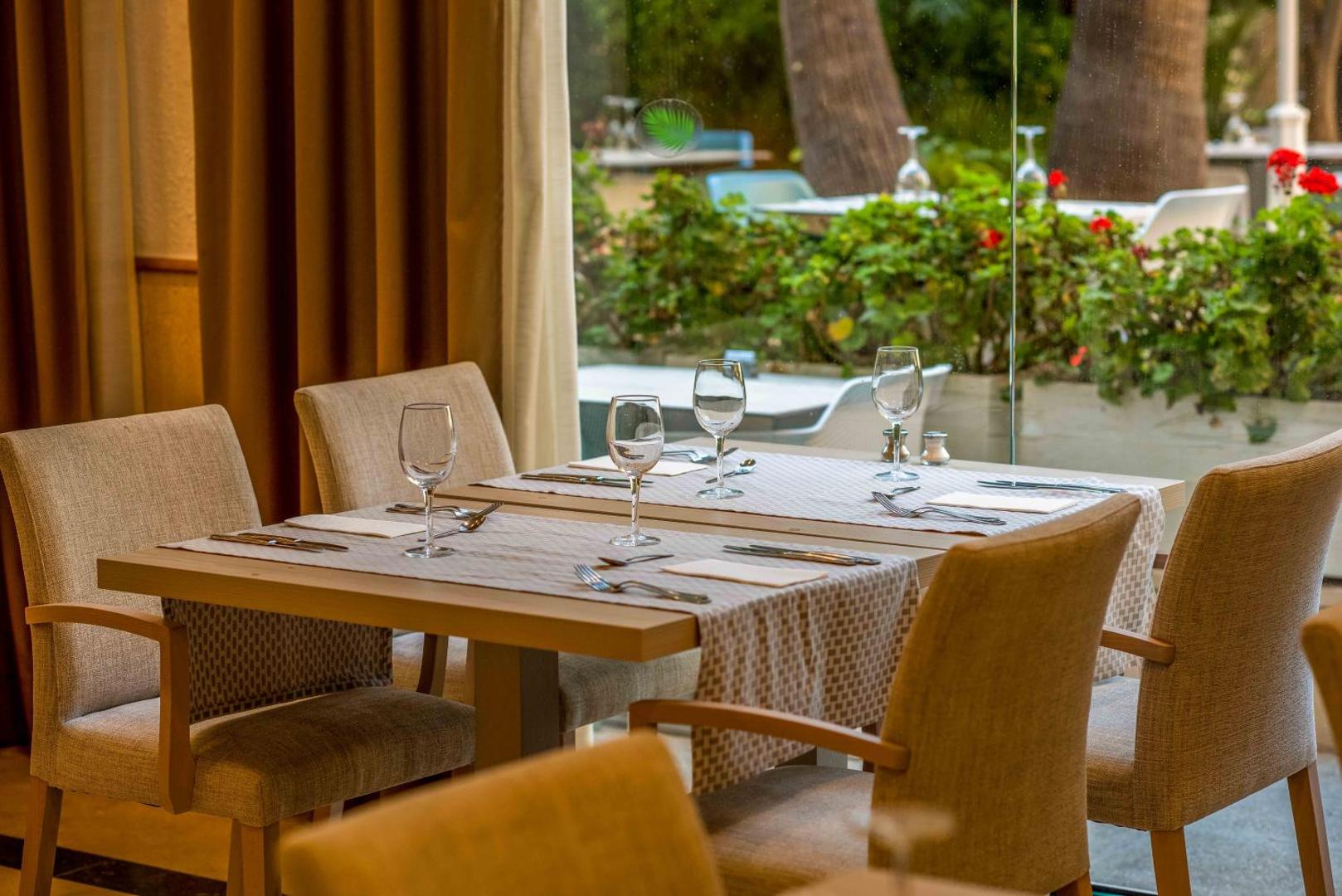 Valentin Somni Hotel & Suites