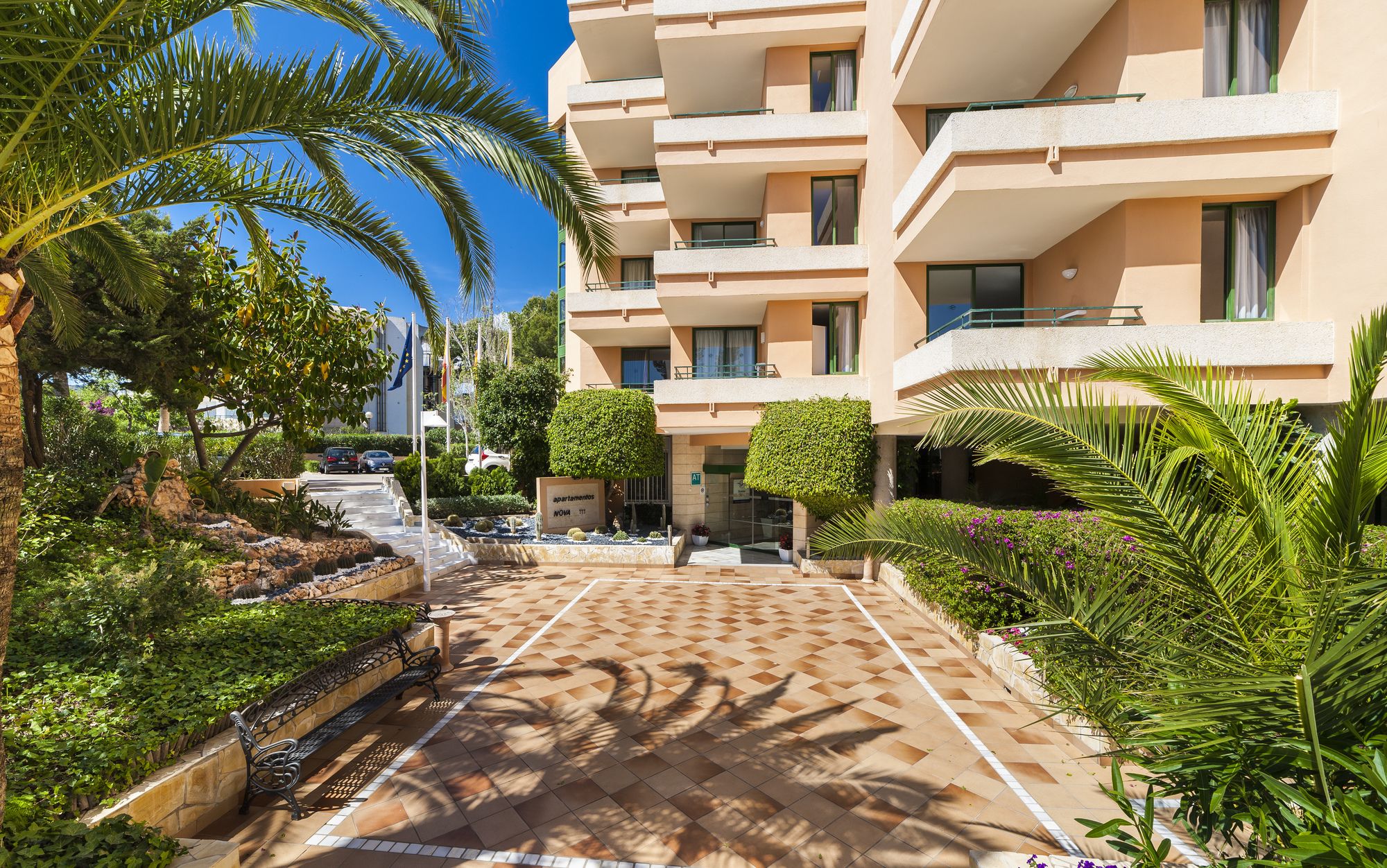 Globales Nova Apartments
