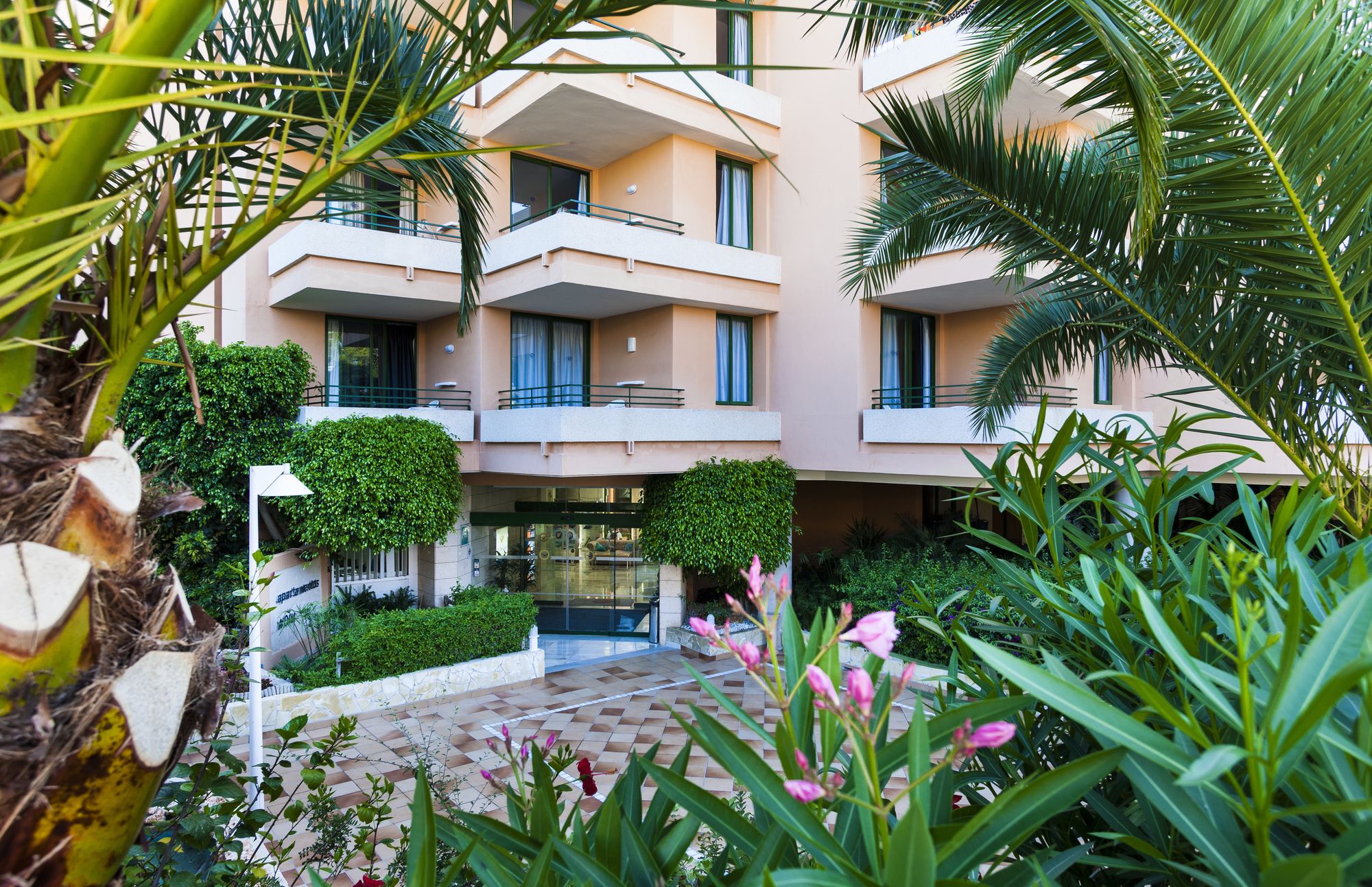 Globales Nova Apartments