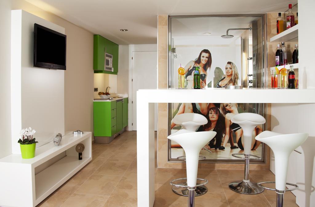 Palmanova Beach Apartments by TRH