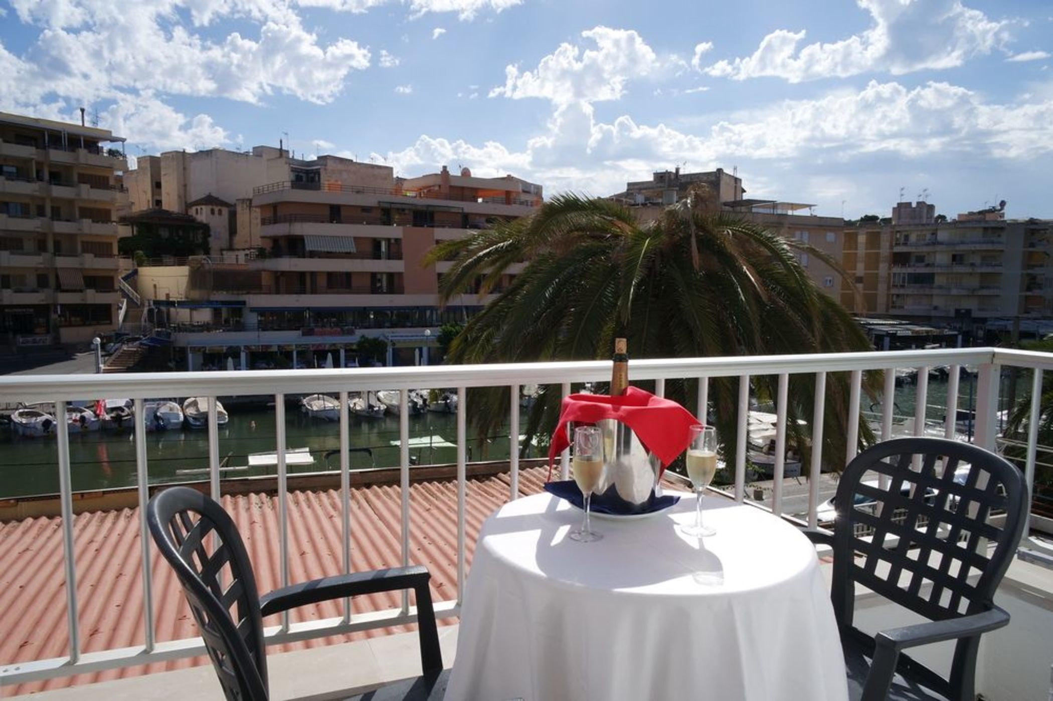 Es Nautico Suites