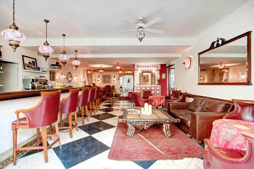 Paris Hostal