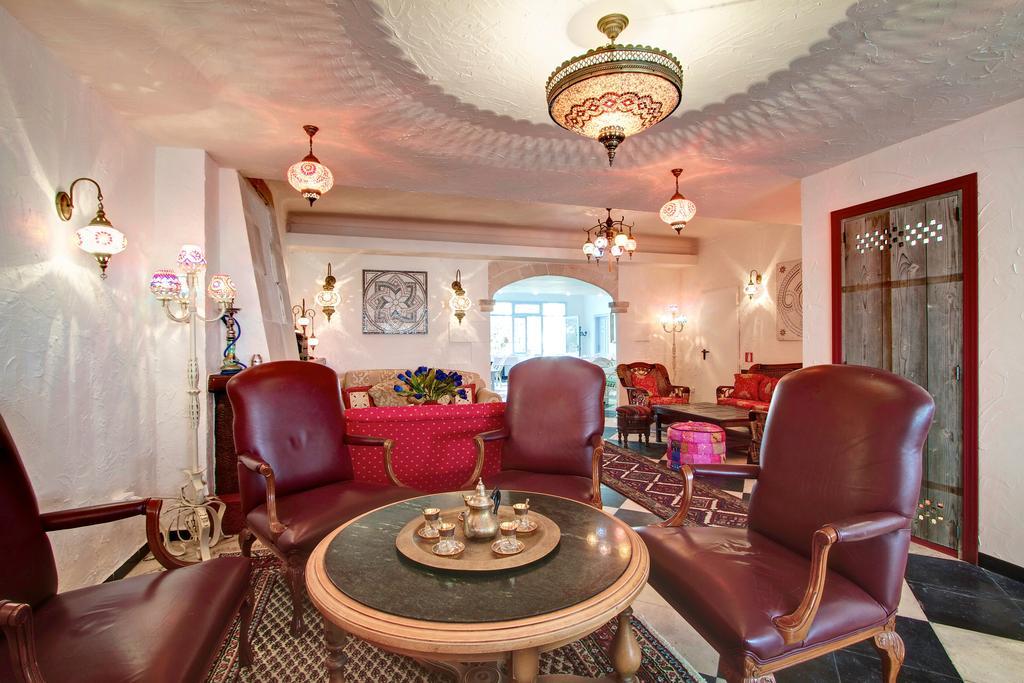 Paris Hostal