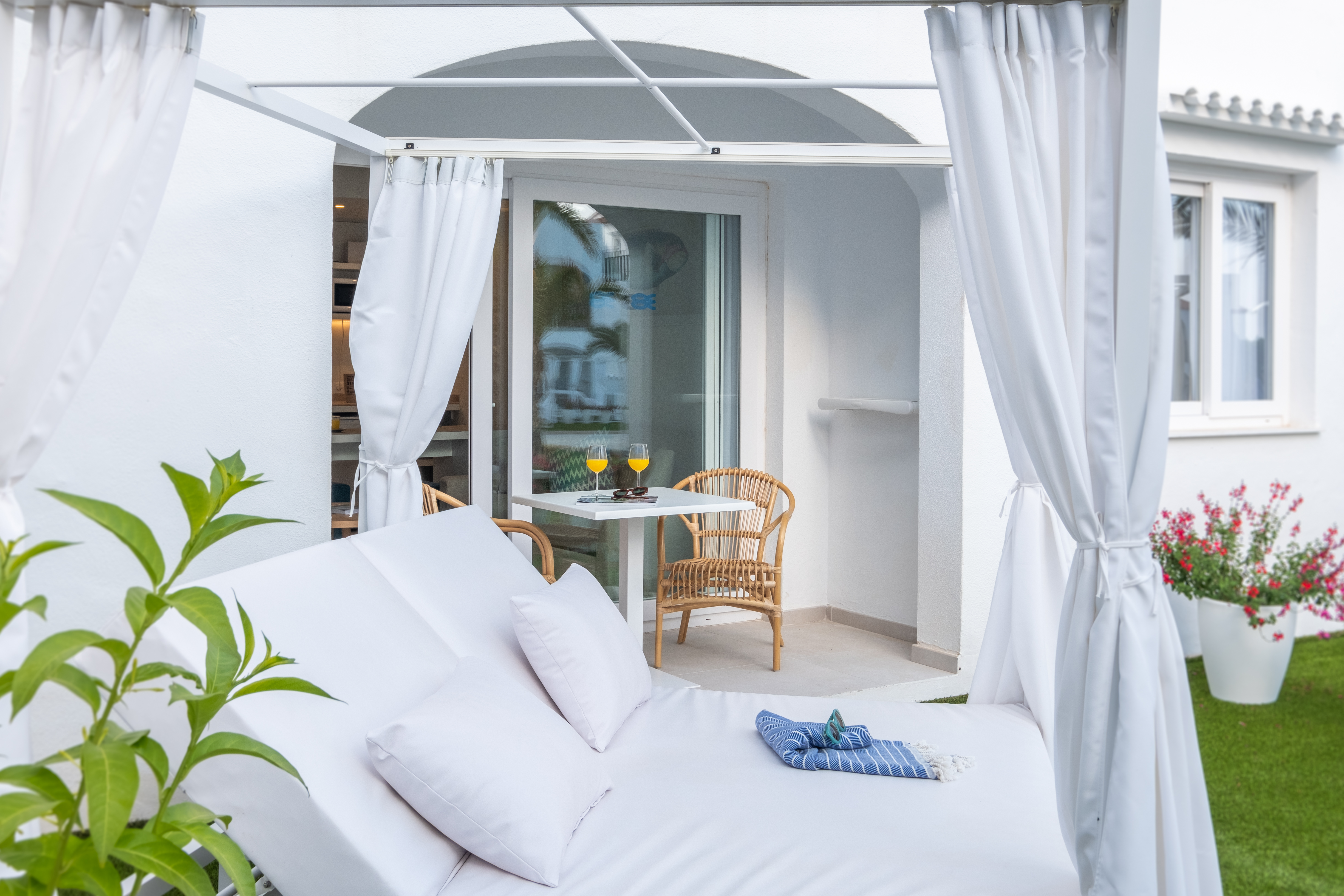 FERGUS Style Carema Beach