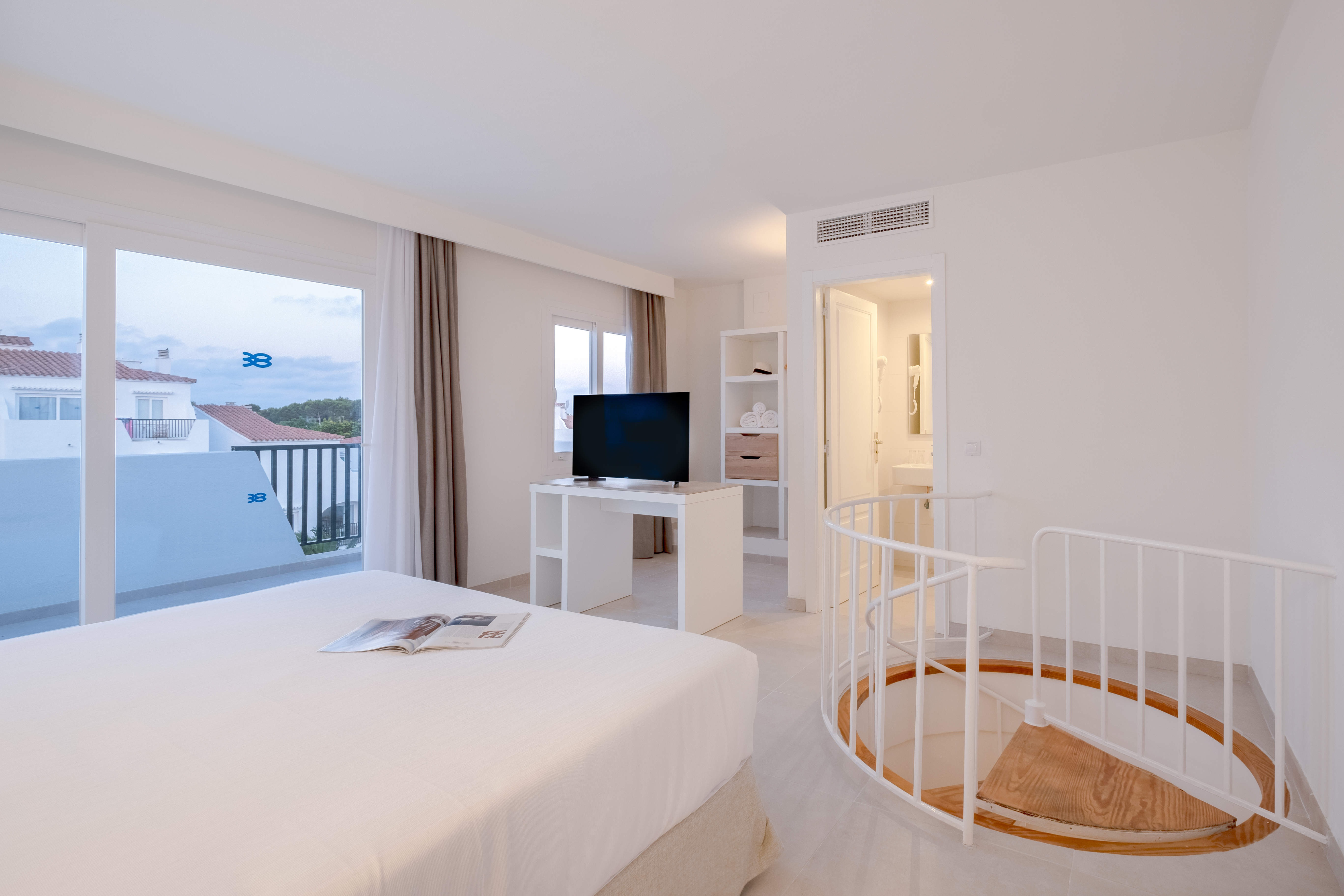 FERGUS Style Carema Beach