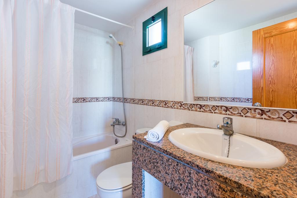 Apartamentos los Lentiscos by Mij