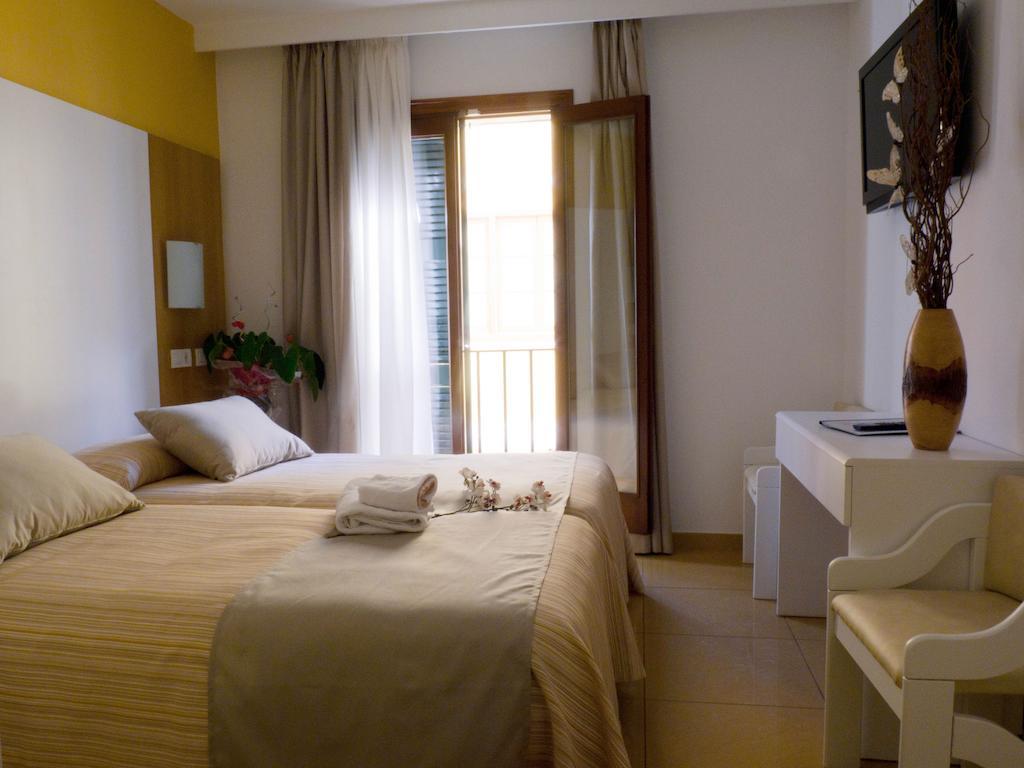 Ciutadella Hostal