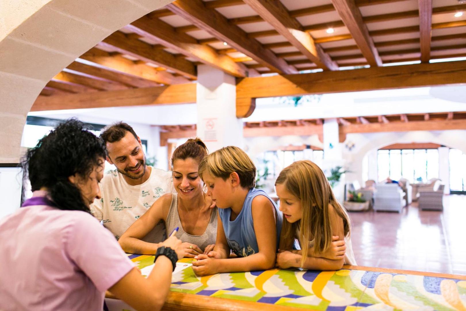 Royal Son Bou Family Club