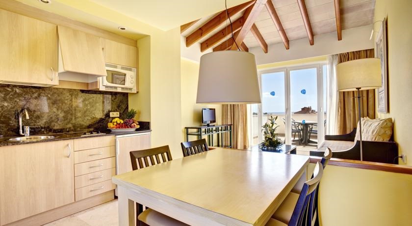 Grupotel Macarella Suites & Spa