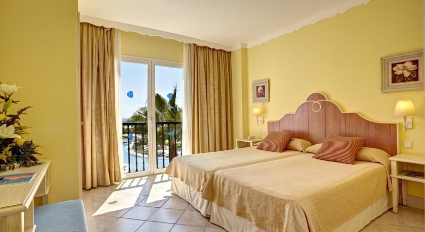 Grupotel Macarella Suites & Spa
