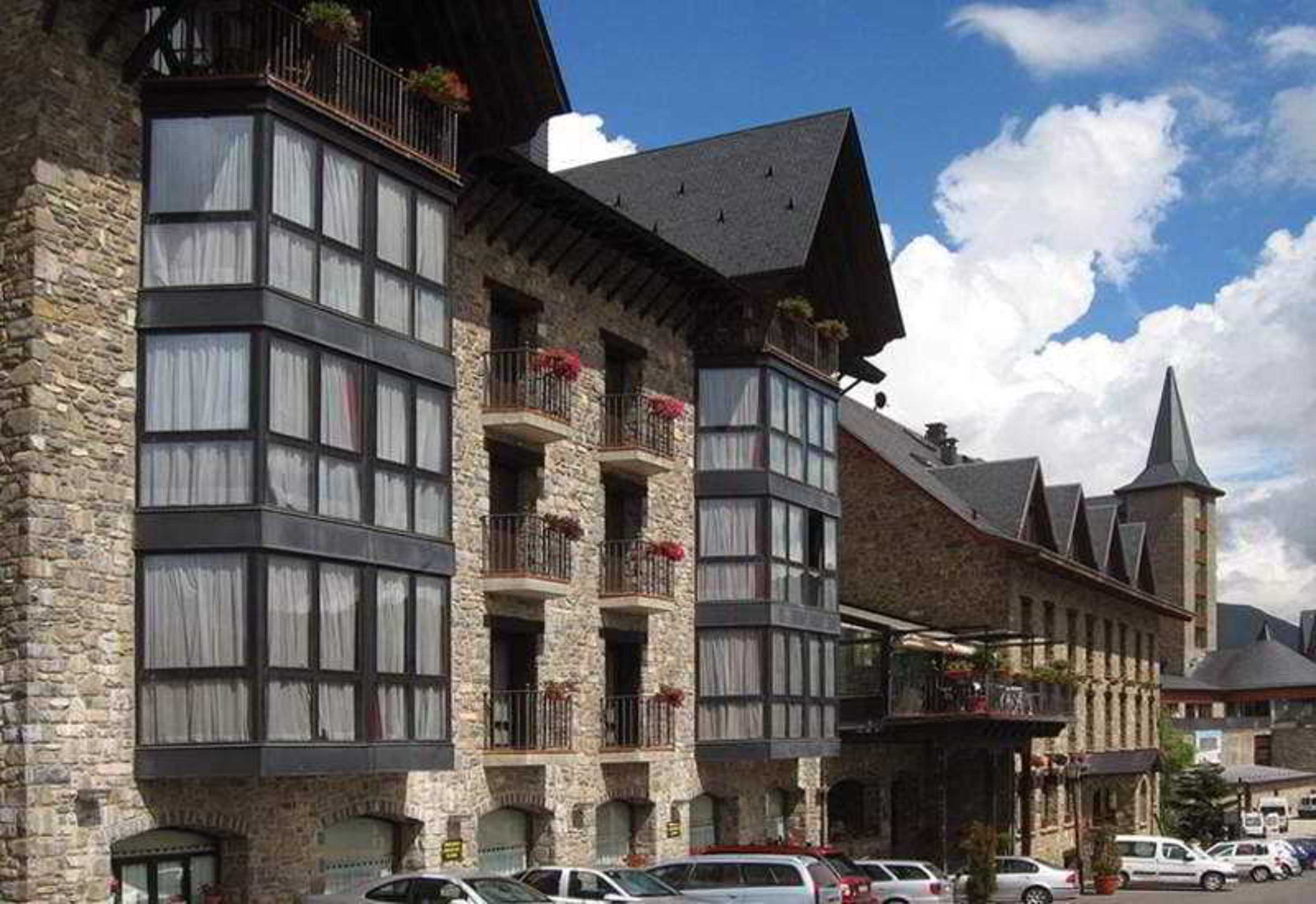 SNÖ Villa de Sallent 4*