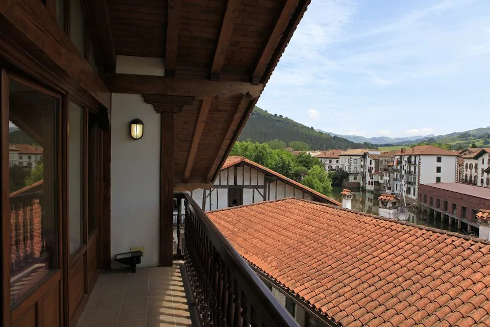 Trinquete Antxitonea Hotel