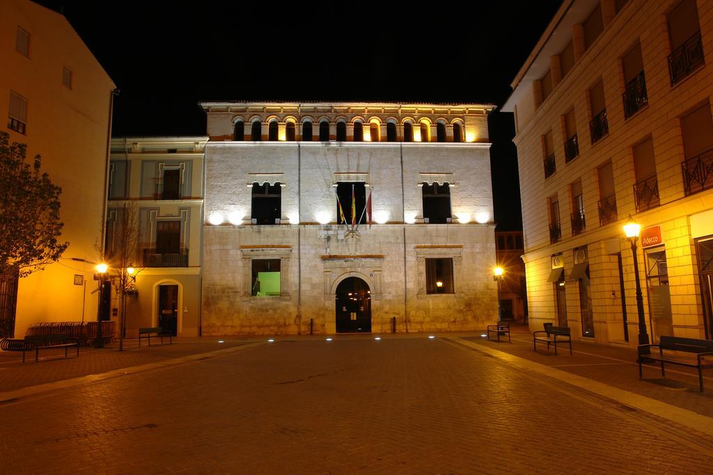 Avenida Plaza