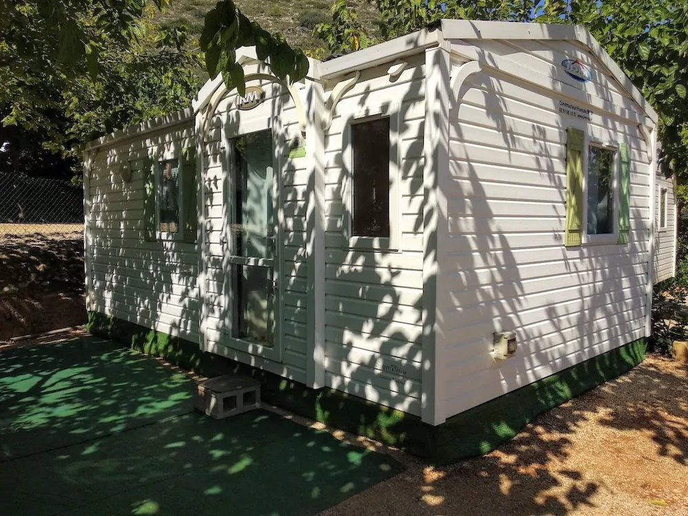 Cabanas y Bungalows La Falaguera