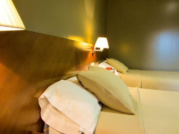 Hotel Avenida Requena