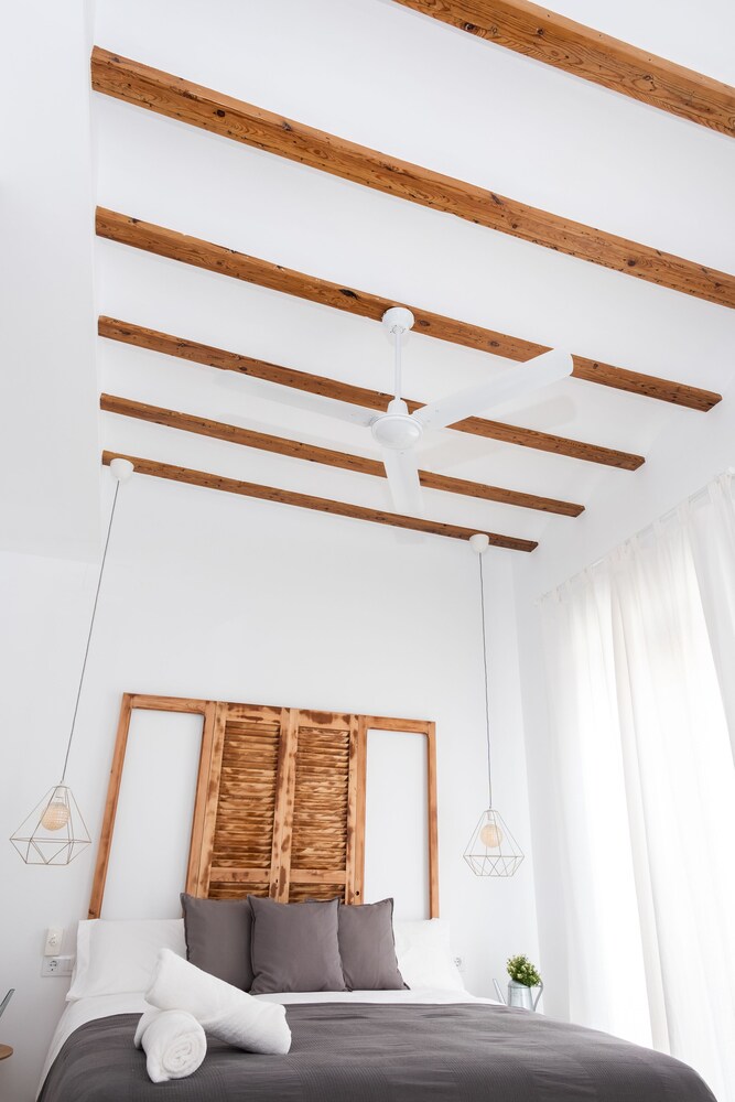 Gomez Rooms