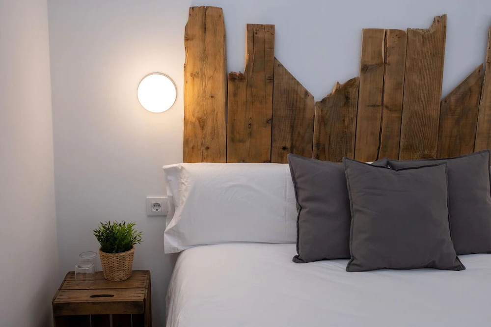 Gomez Rooms