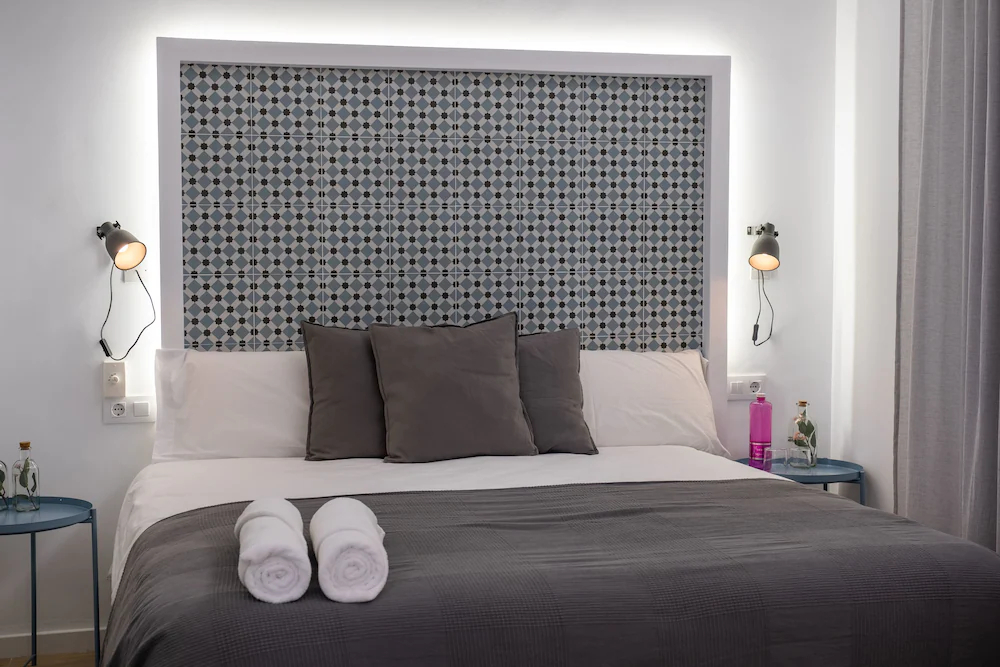 Gomez Rooms