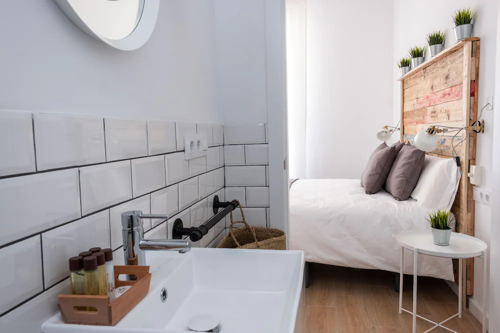 Gomez Rooms
