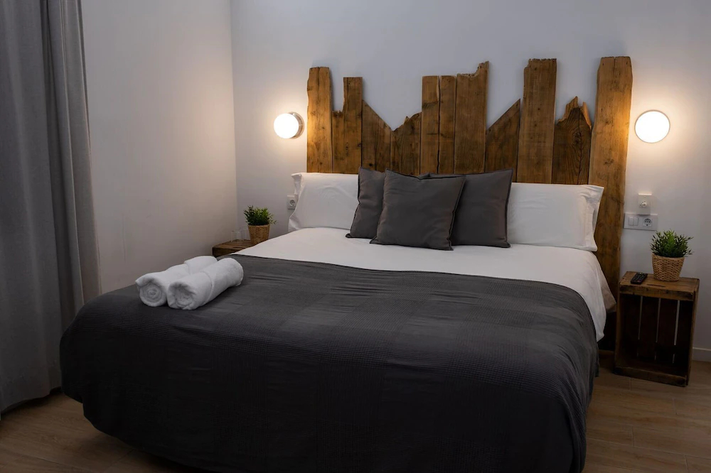 Gomez Rooms