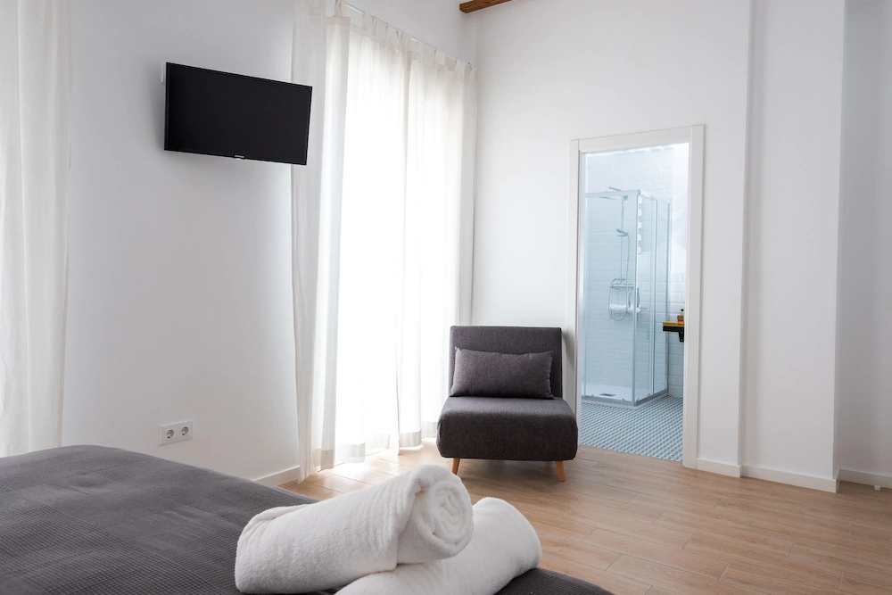 Gomez Rooms