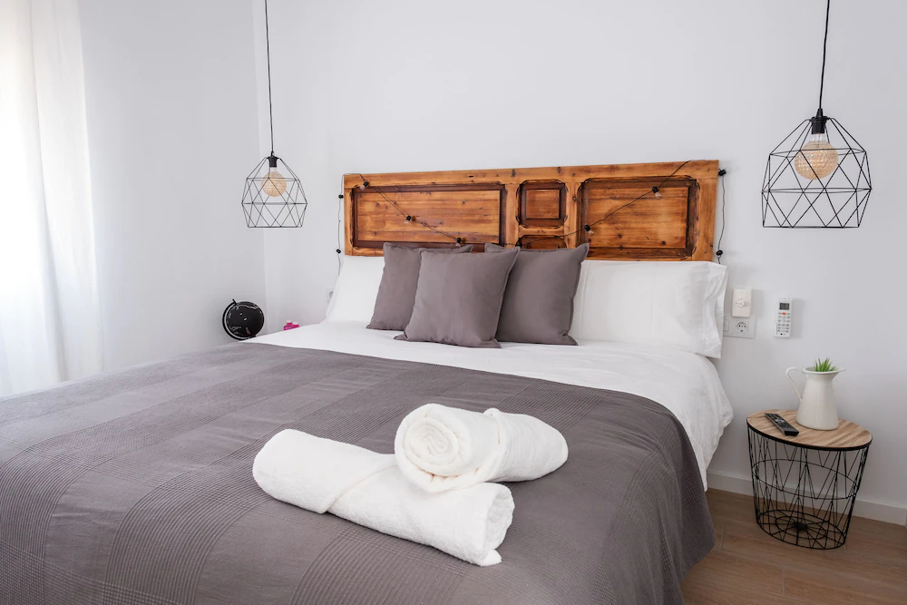 Gomez Rooms