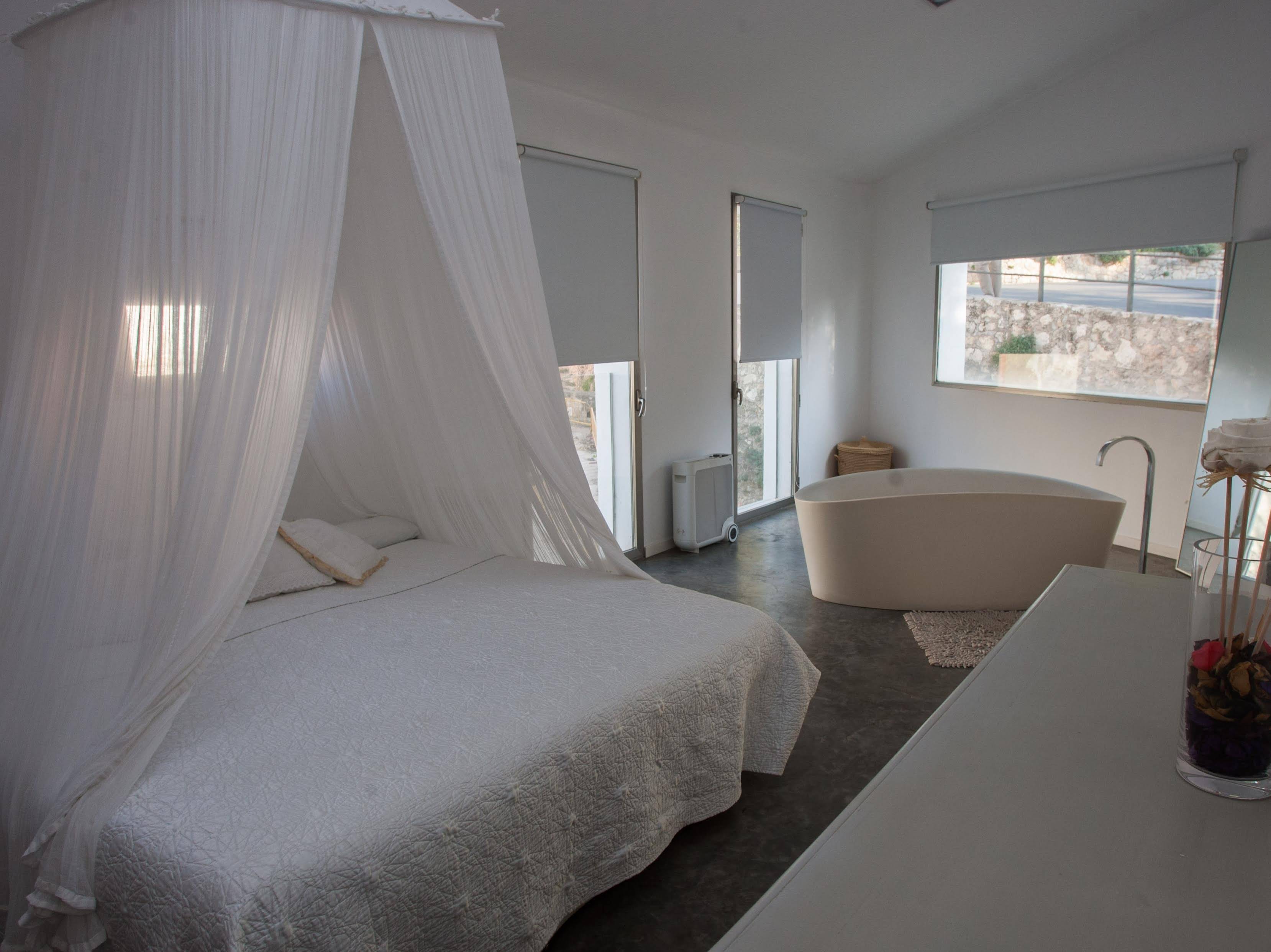 La Maga Rooms
