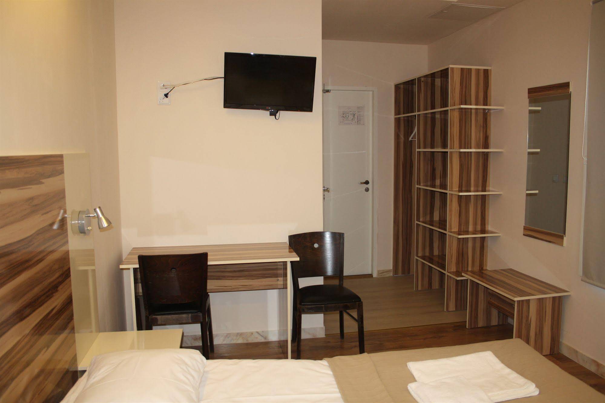 Arkadia Hotel & Café