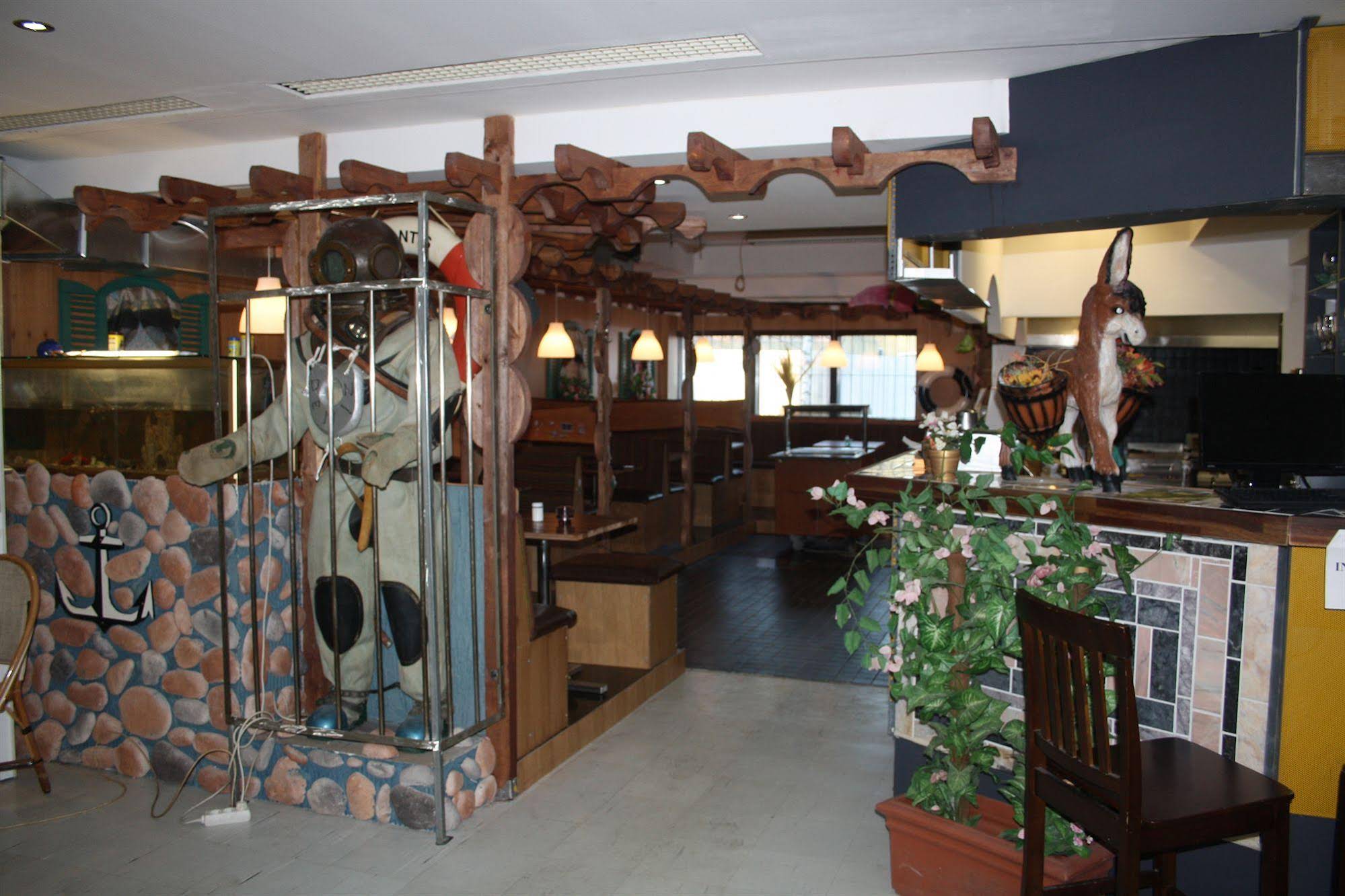 Arkadia Hotel & Café