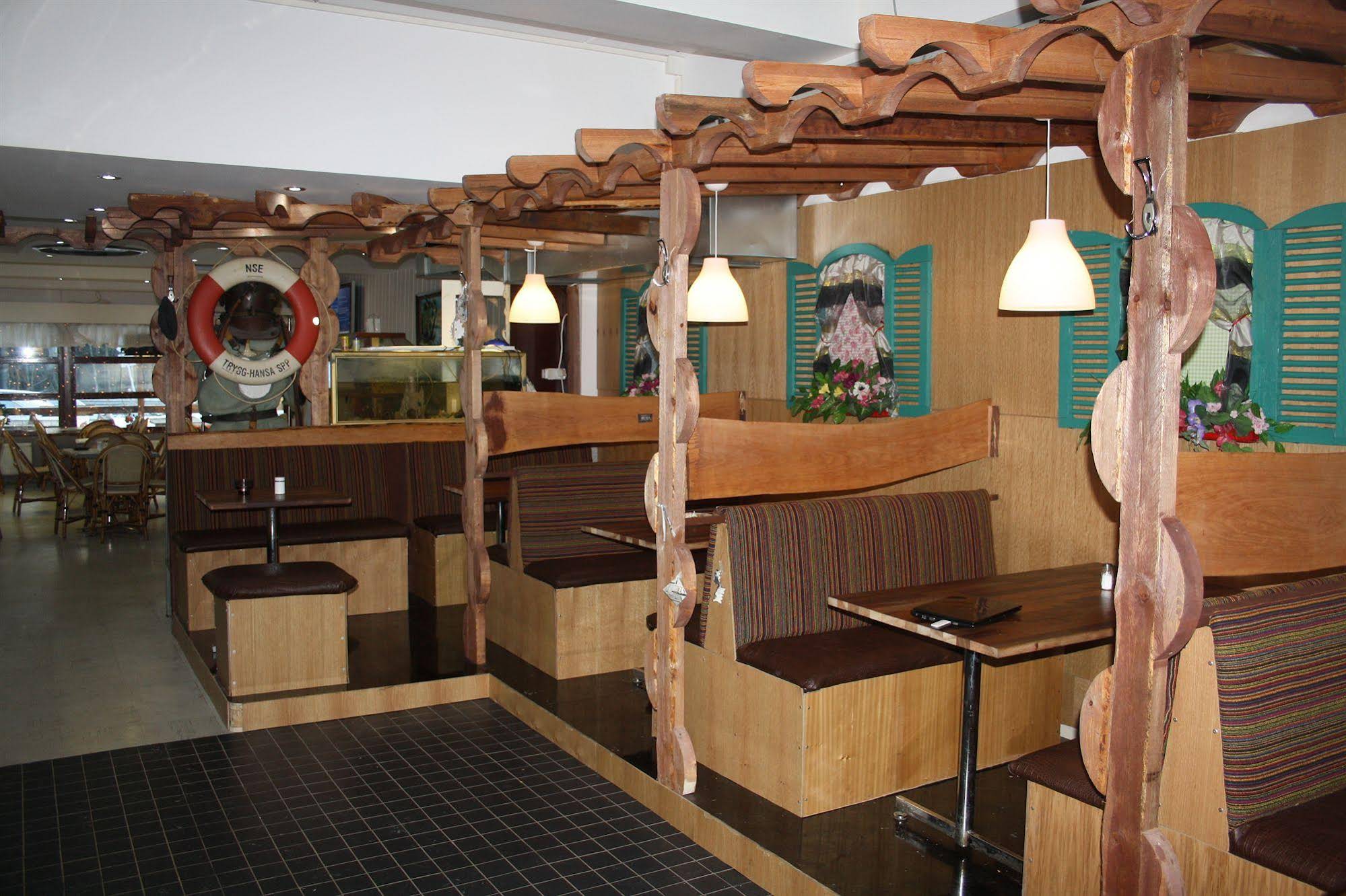 Arkadia Hotel & Café