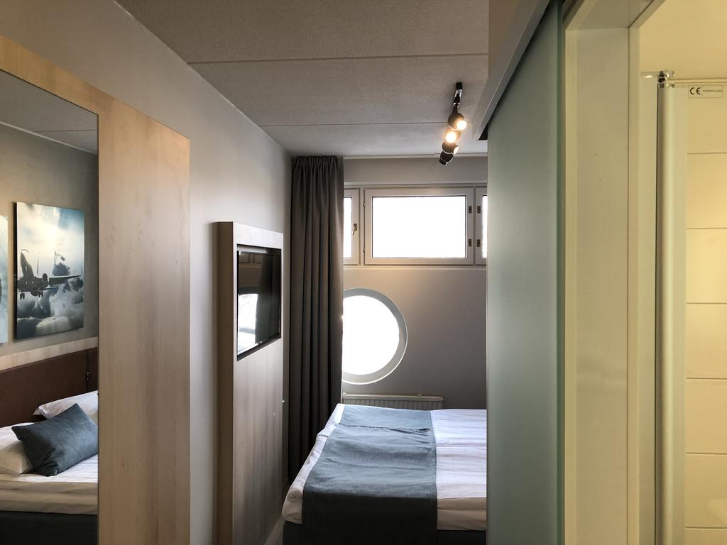 Pilot Airport Hotel