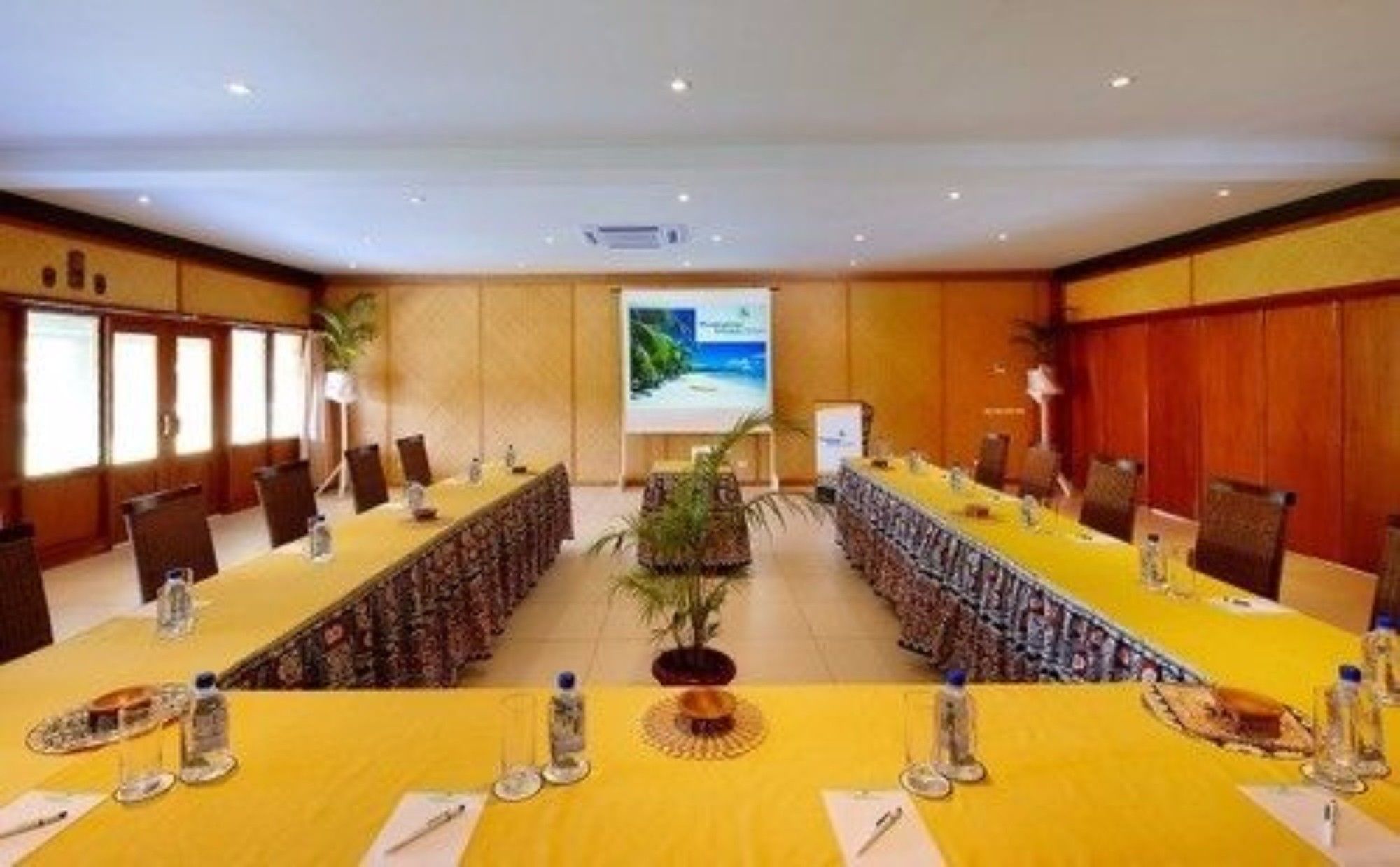 Plantation Island Resort