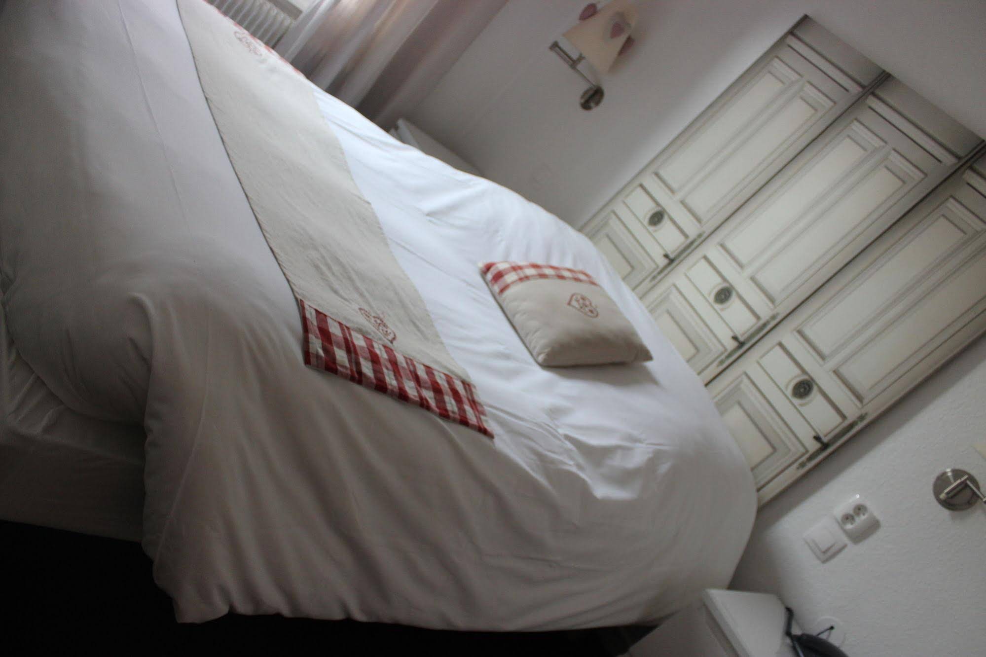 A La Maison Rouge