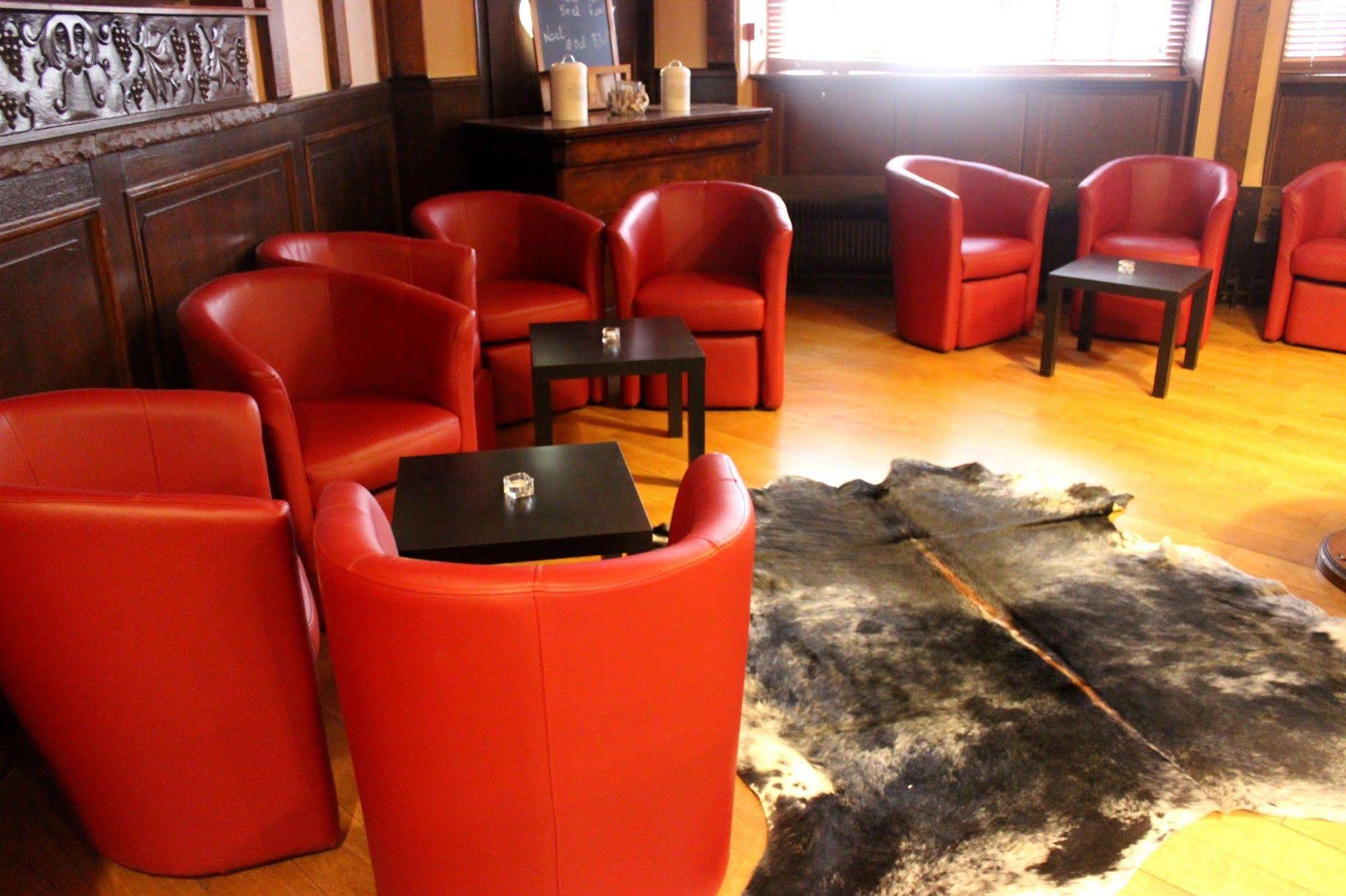 A La Maison Rouge