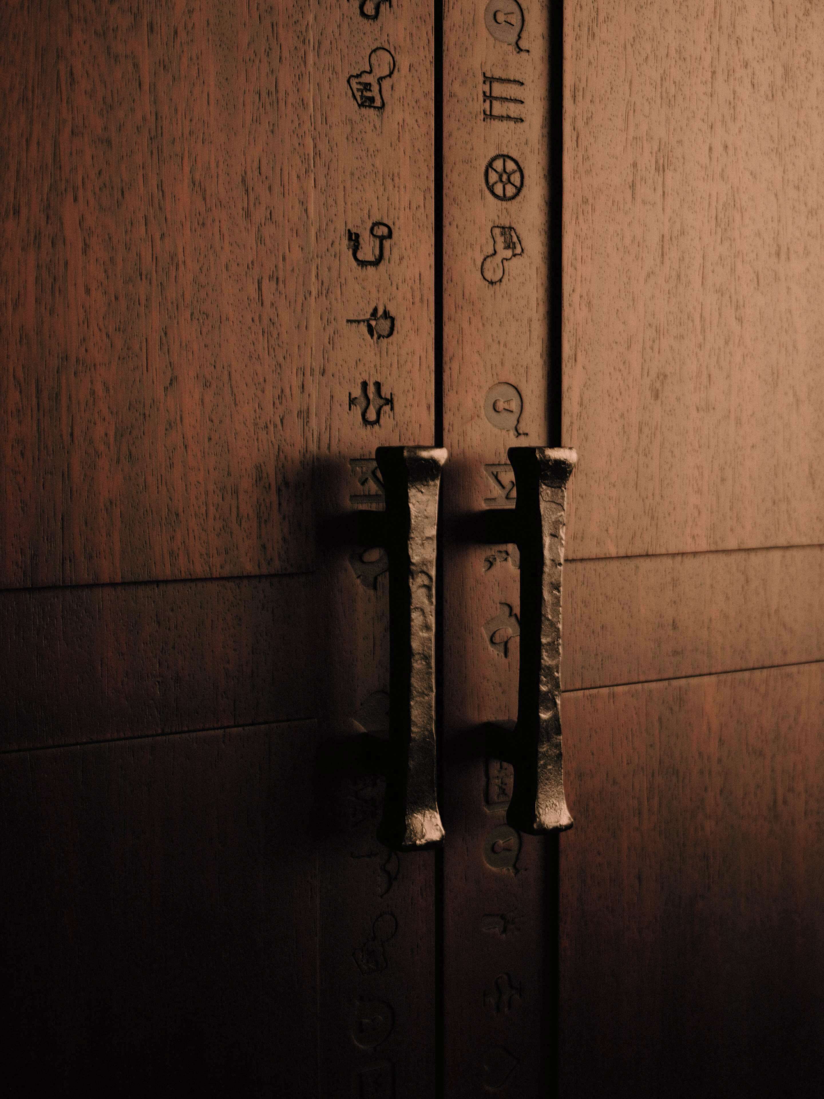 Maison Heler Metz, Curio Collection by Hilton