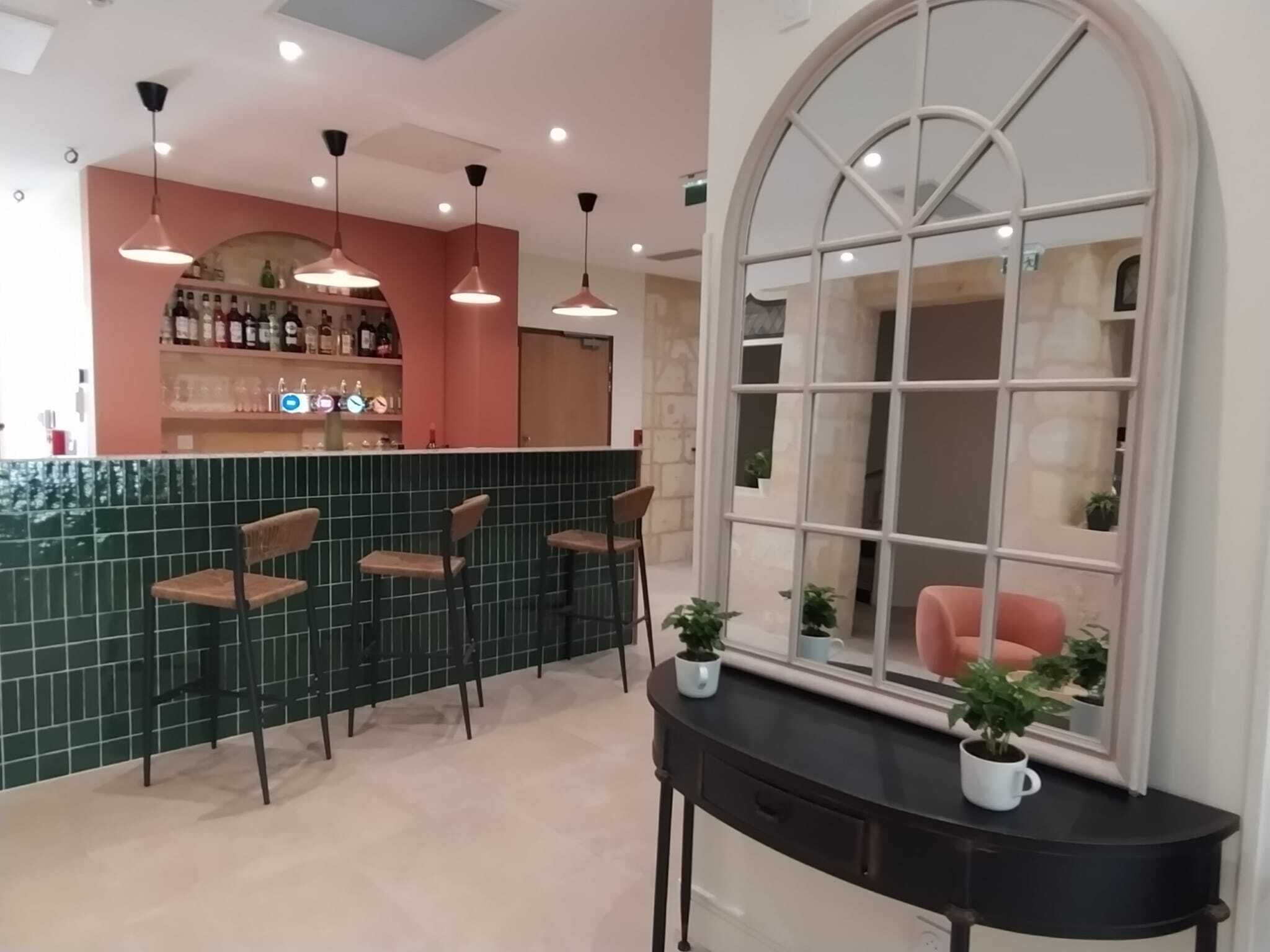 Bloom Hostel Bar Garden