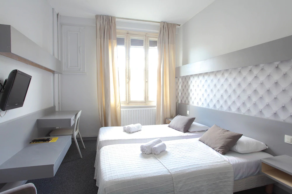 Little Lodge Hotel