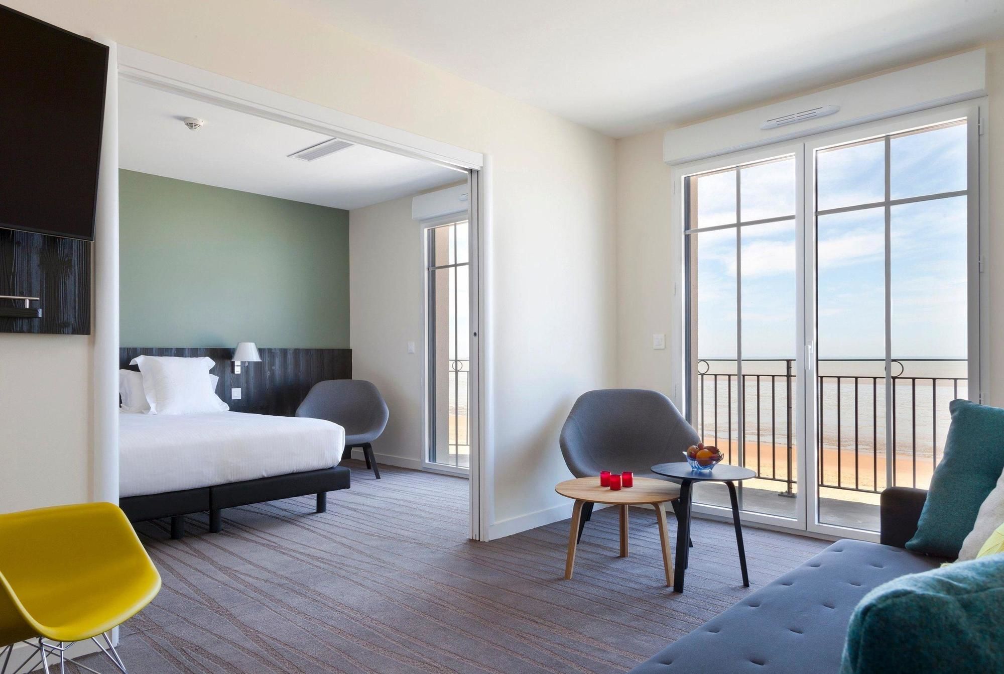 Les Flots - Hotel & Restaurant