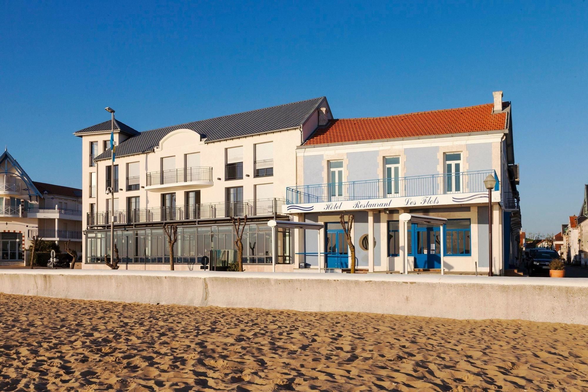 Les Flots - Hotel & Restaurant
