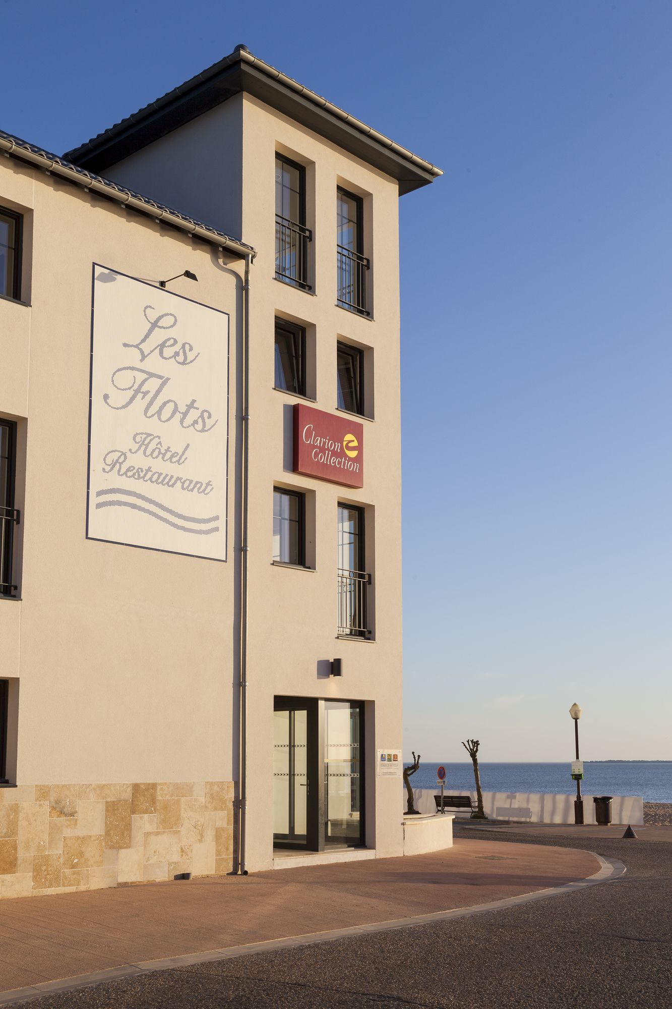 Les Flots - Hotel & Restaurant