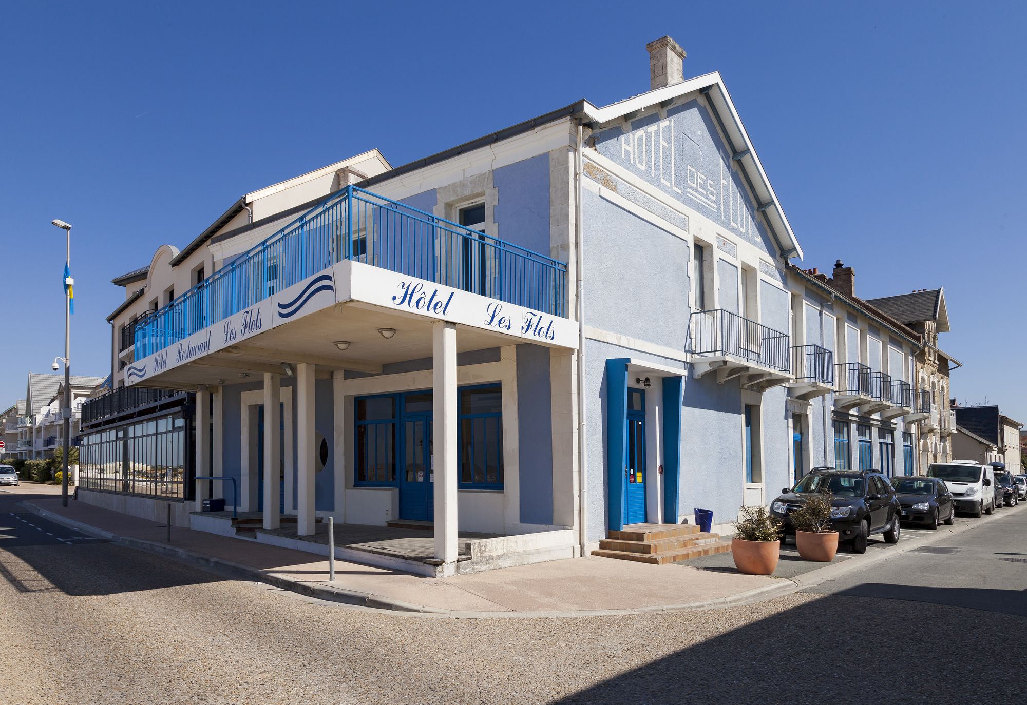Les Flots - Hotel & Restaurant